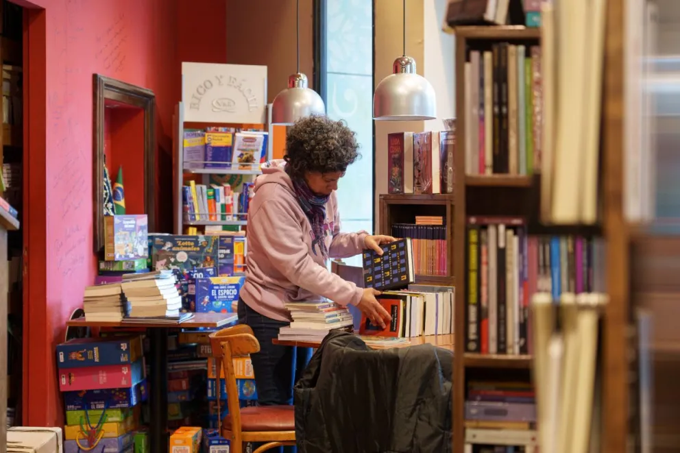 Los libreros de la ciudad advierten por las consecuencias que podría traer la derogación de la ley 25542.  Fotos: Marcelo Martínez.