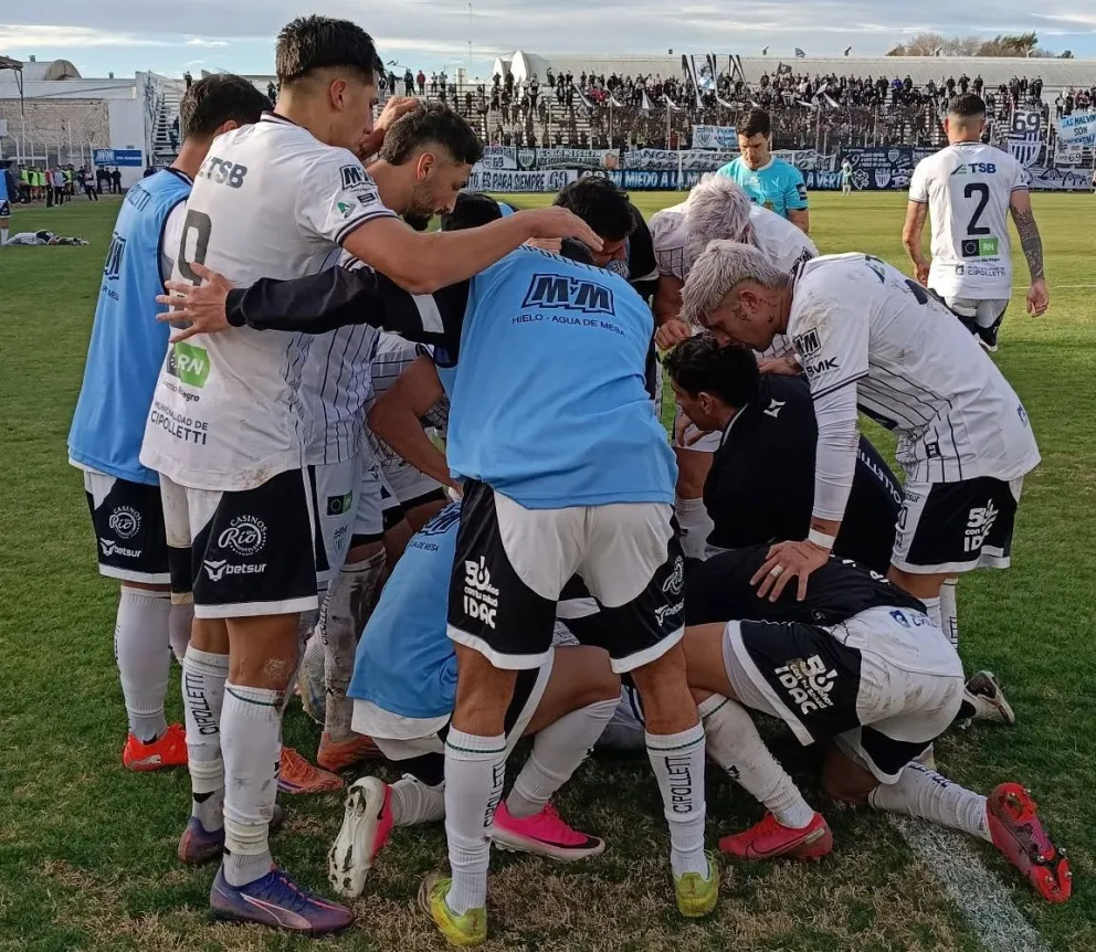 Cipolletti sacó adelante un partido cerrado y complicado en casa. Foto: Sitio Albinegro.