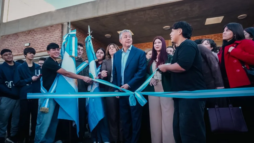 El gobernador participó de la inauguración.