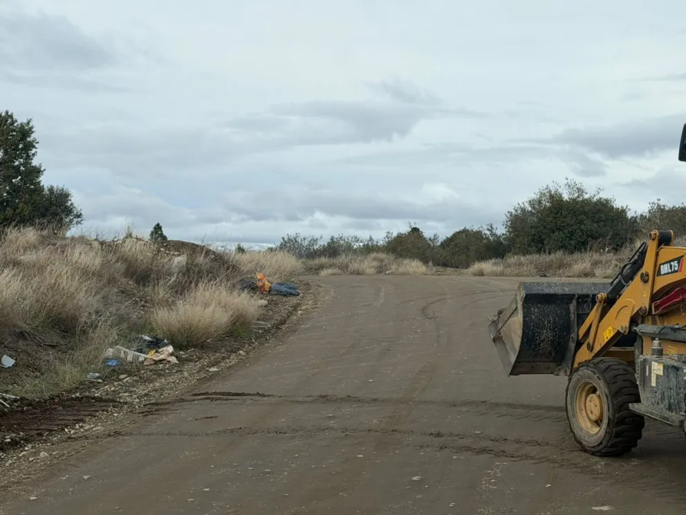 La Municipalidad recuerda que se debe  evitar el arrojo de basura en terrenos, banquinas y espacios públicos.