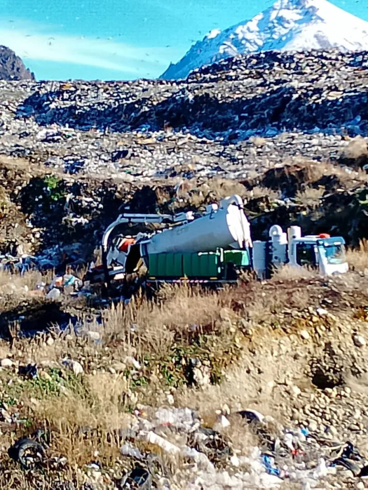 Piden que se suspenda con carácter preventivo el ingreso de camiones atmosféricos al predio, mientras la investigación toma su curso. Fotos: Gentileza ANB.