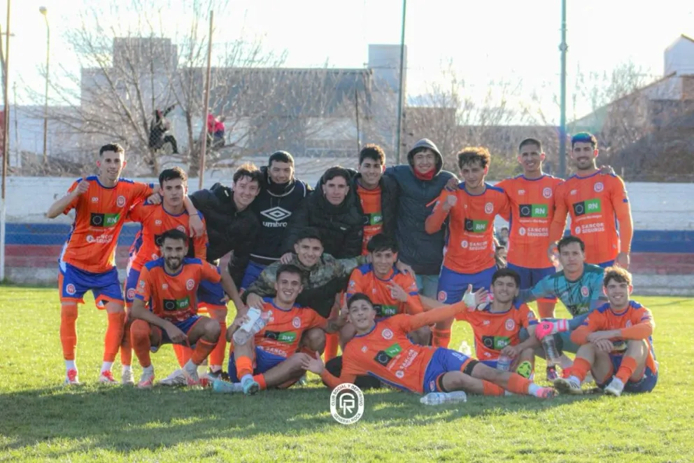 Deportivo Roca sumó un buen triunfo en la visita a Unión de Allen. Foto: gentileza.