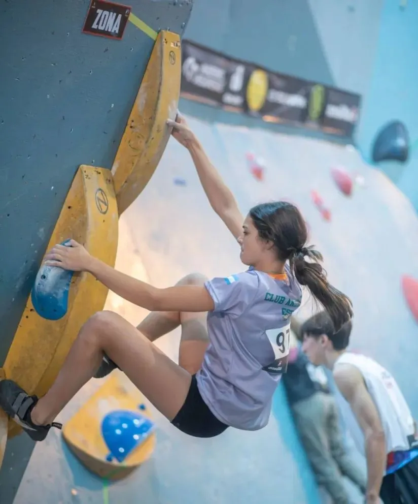La joven participó en el Mundial de Escalada que se realizó en Italia. Fotos: Gobierno de Neuquén. 