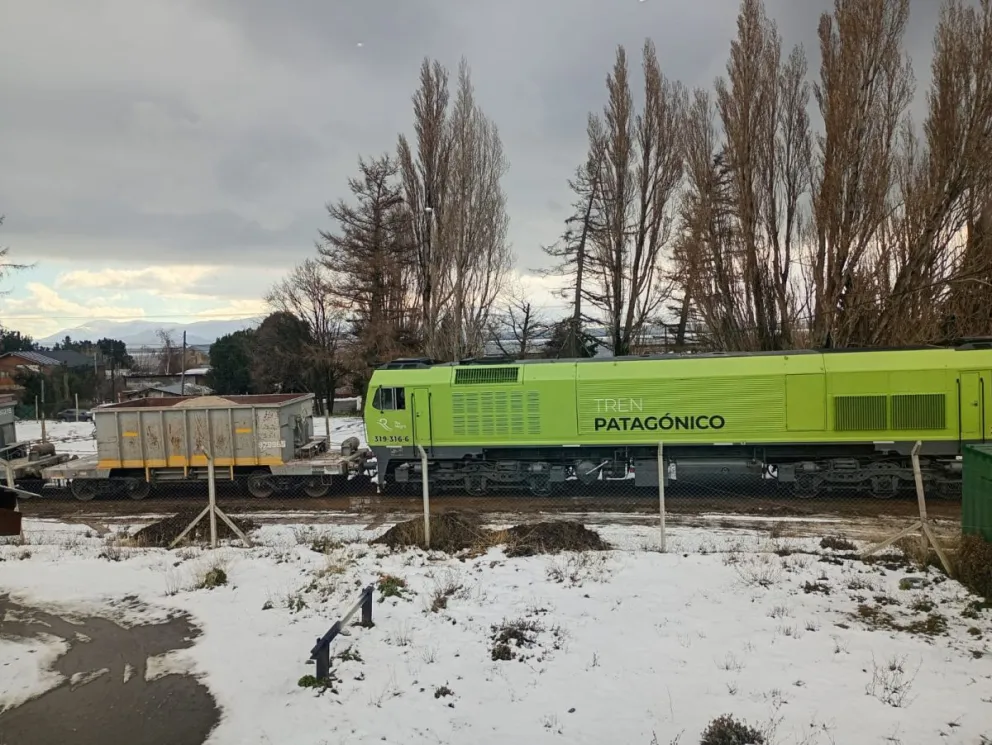 Llegaron las 600 tonaladas de sal a Bariloche. Fotos ANB