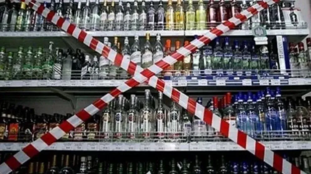 La normativa no afecta el consumo de alcohol dentro de los establecimientos que cuentan con la habilitación correspondiente, tales como restaurantes, confiterías, cervecerías y locales similares.