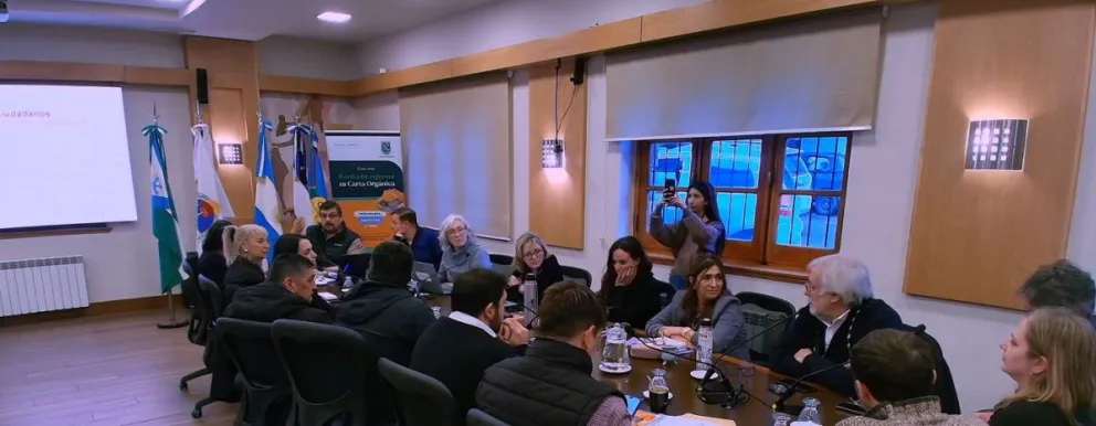 Las herramientas previstas para la consulta comunitaria incluyen entrevistas, mesas temáticas, micro talleres y encuestas.