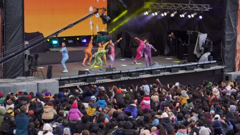 Durante más de una hora, sus canciones, juegos y coreografías hicieron cantar y bailar a niños y adultos. Fotos Municipalidad de Bariloche