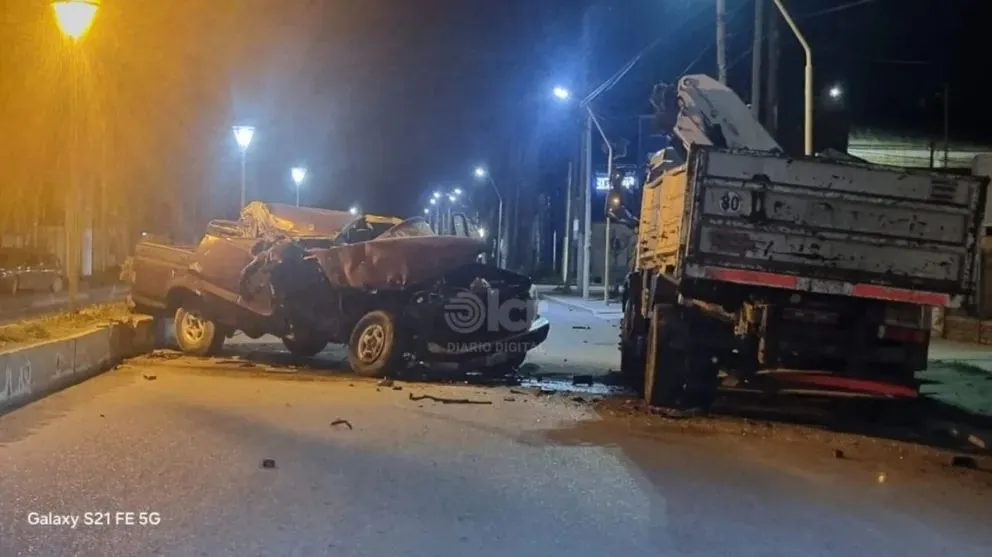 El conductor de la camioneta resultó herido. (Foto: Gentileza)