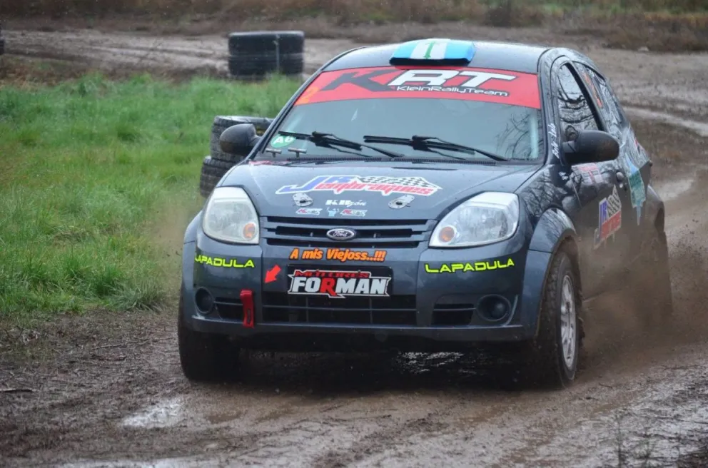 Esequiel Klein y el Ford Ka mandan en la "Vuelta de la Manzana". Foto: Puesta a Punto.