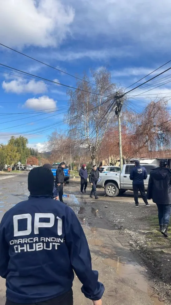 La División Policial de Investigaciones (DPI) Comarca Andina estuvo a cargo del allanamiento. Fotos: gentileza.