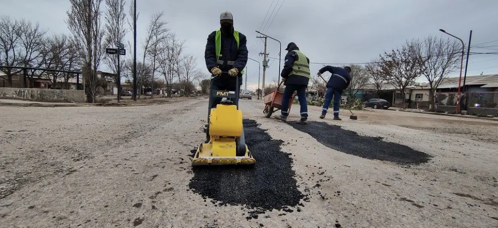 Trabajos de bacheo en Cipolletti.