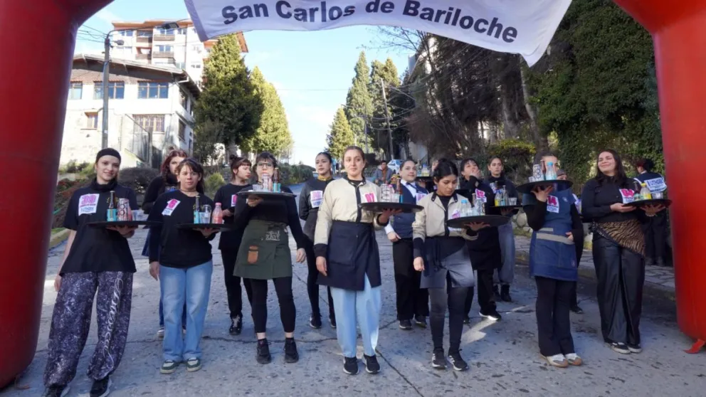  La certificación de participación se puede retirar de lunes a viernes, de 8:00 a 13:00 horas.