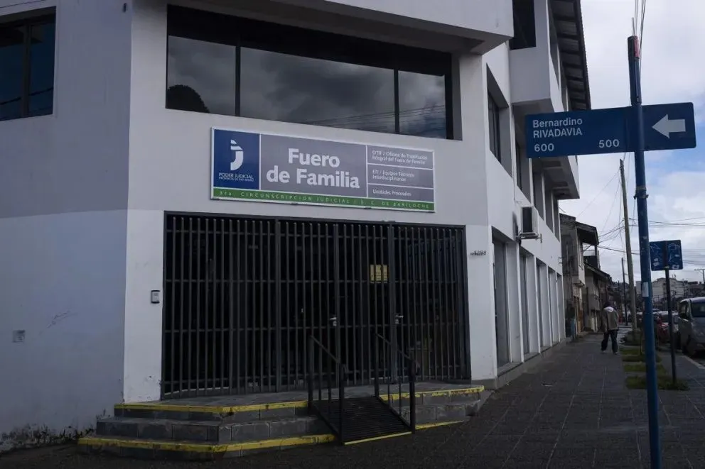 El tribunal remarcó que las peticiones sobre el contacto y la información cotidiana de la vida del menor deben canalizarse por las vías procesales. Foto: Marcelo Martínez.
