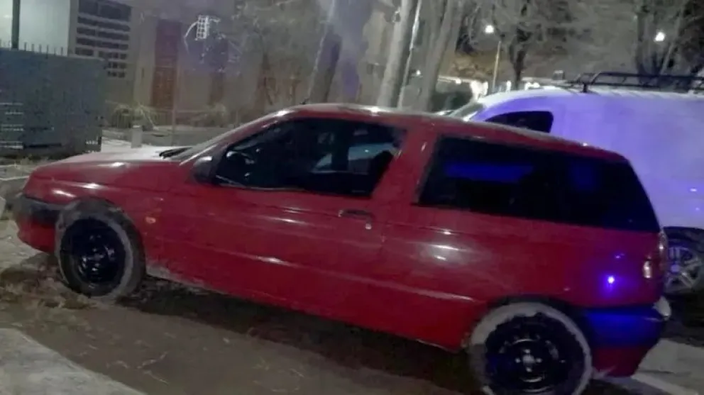 Auto en el que se encontraba el desconocido.