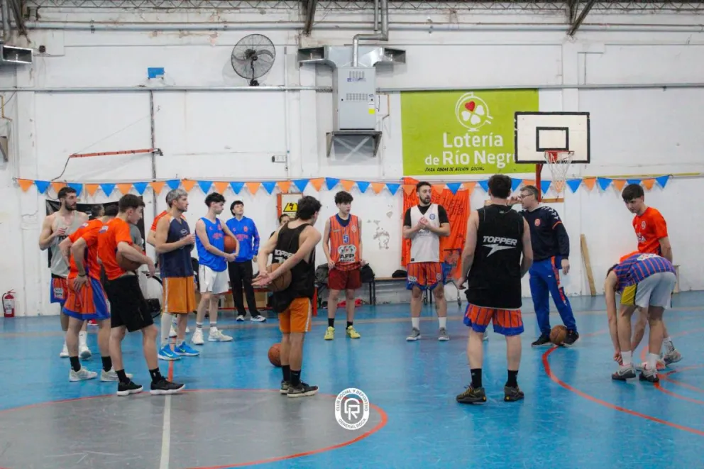El "naranja" arrancará el certamen el 11 de septiembre debutando como local de Regina. Foto: prensa Deportivo Roca.