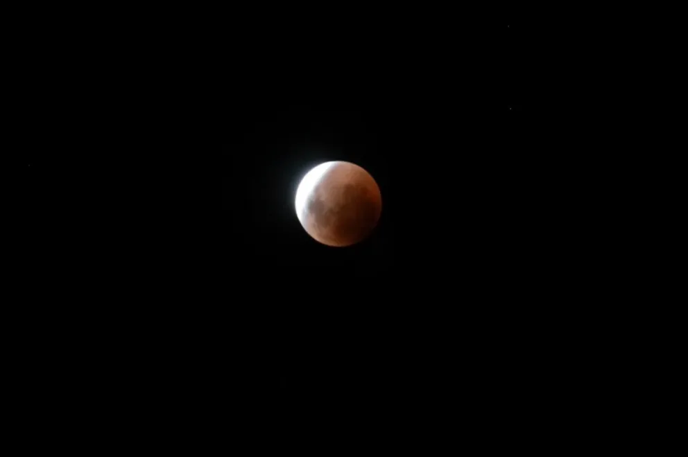 El eclipse comenzará en los últimos minutos del jueves 27. Foto: Observatorio Astropatagonia. 