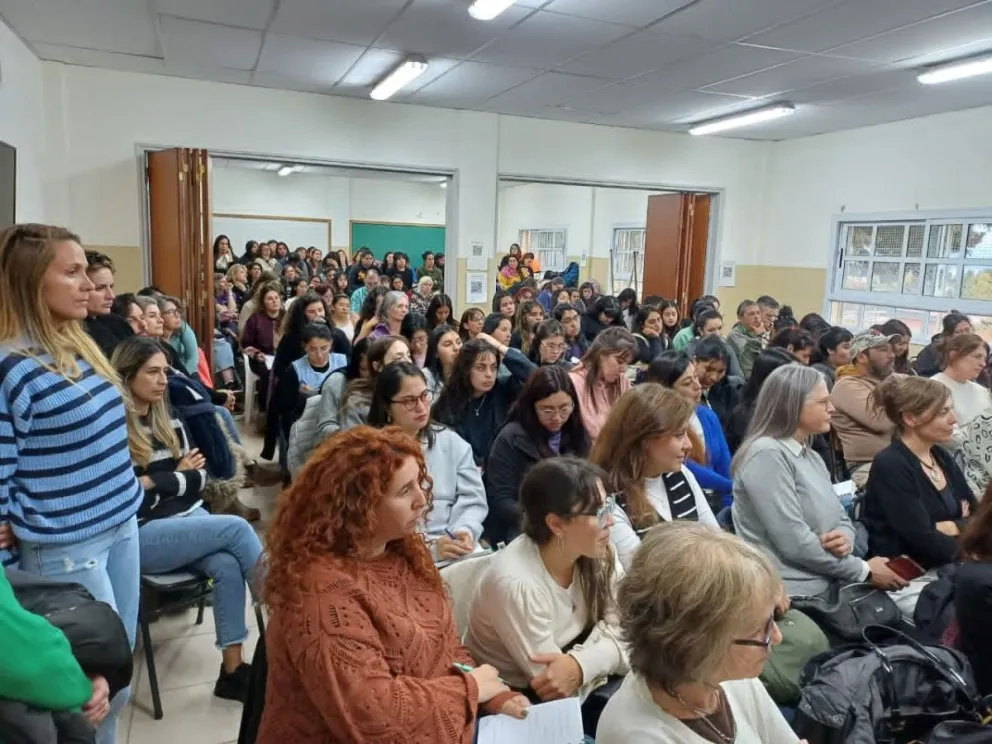 El seminario se dictará a partir de las 10:00 horas en el Aula Magna del Centro Regional Universitario Bariloche (CRUB). 