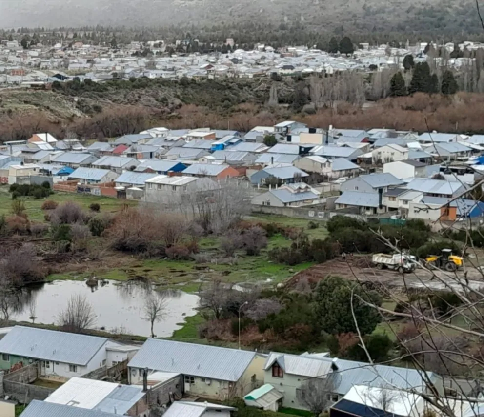 La Justicia ordenó a la Municipalidad, a la Comisión para la Protección de Humedales y al Concejo Municipal, nuevos informes sobre la obra en el humedal. Foto: Gentileza ANB.