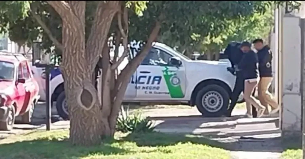 El policía fue detenido por sus propios compañeros de trabajo.
