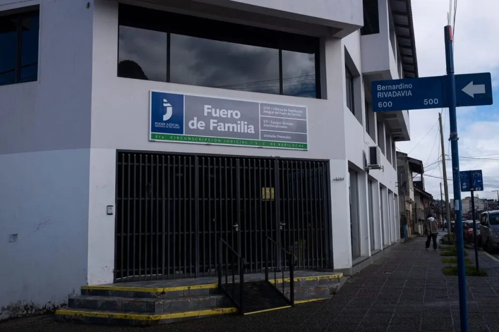 Durante los meses en los que el padre cuente con un empleo registrado, se le retendrá de forma directa a través de su empleador un 30% de sus haberes mensuales. Foto: Marcelo Martínez.