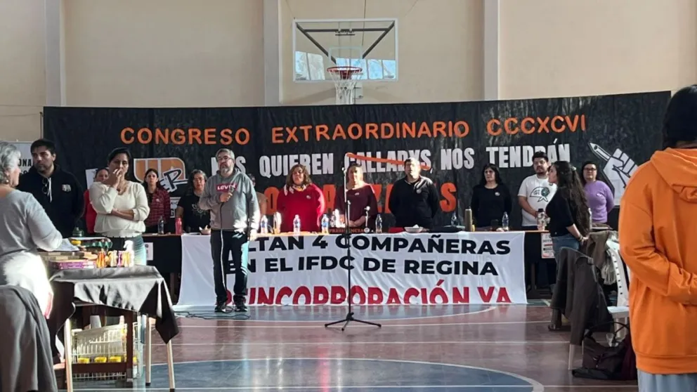 El gremio docente exigió la restitución de las trabajadoras del Instituto de Formación Docente Continua de Villa Regina.