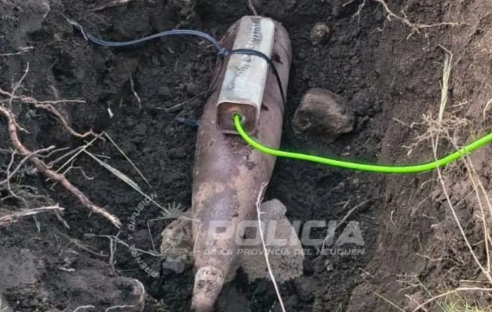 Un Técnico en Artefactos Explosivos del GEOP llevó adelante la destrucción del proyectil mediante una detonación controlada. Foto: Policia de Neuquén