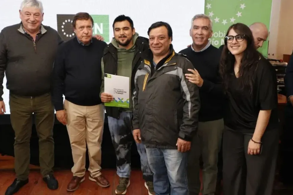 El acto administrativo estuvo presidido por el gobernador  Alberto Weretilneck, y el intendente Walter Cortés.