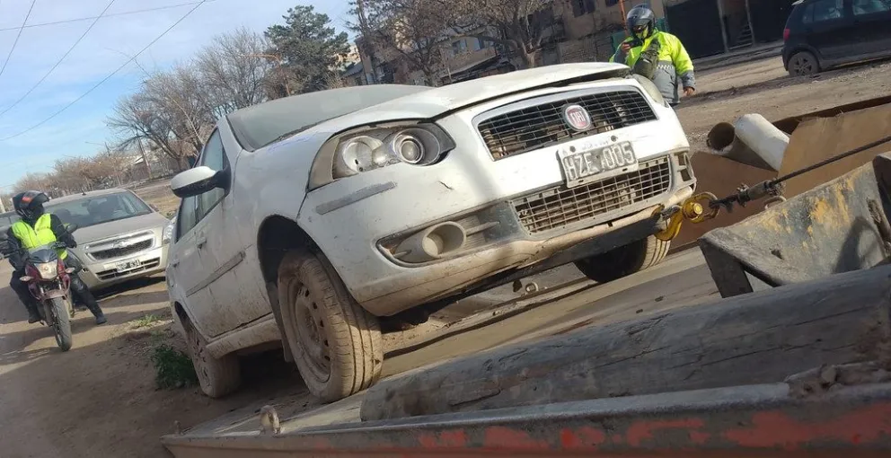 Vehículos abandonados en Cipolletti.