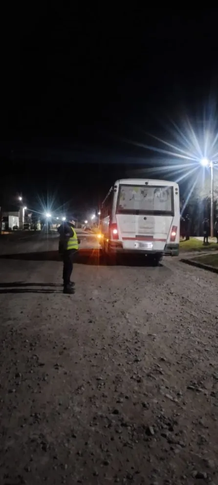 Al momento de la inspección, se constató que el colectivo trasladaba a ocho trabajadores jornaleros.