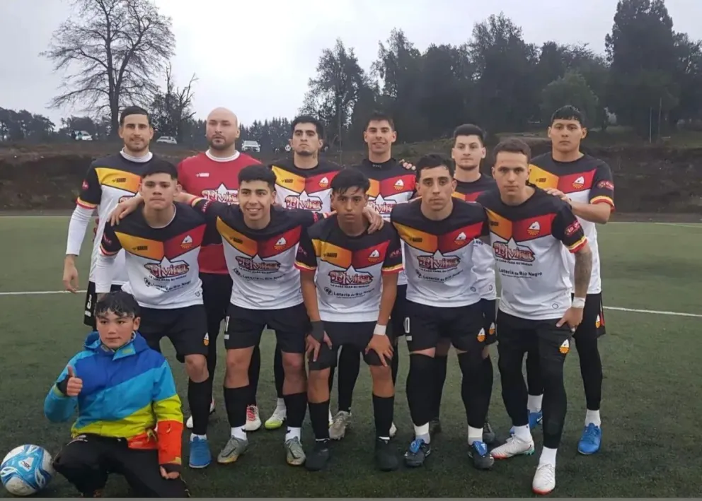 Cruz del Sur presentó a sus refuerzos sumando de a tres. Foto gentileza