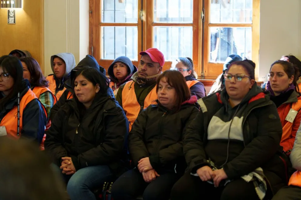 Los trabajadores de las distintas Cooperativas que trabajan en el SEM estuvieron presentes durante la sesión. Foto: Marcelo Martínez 