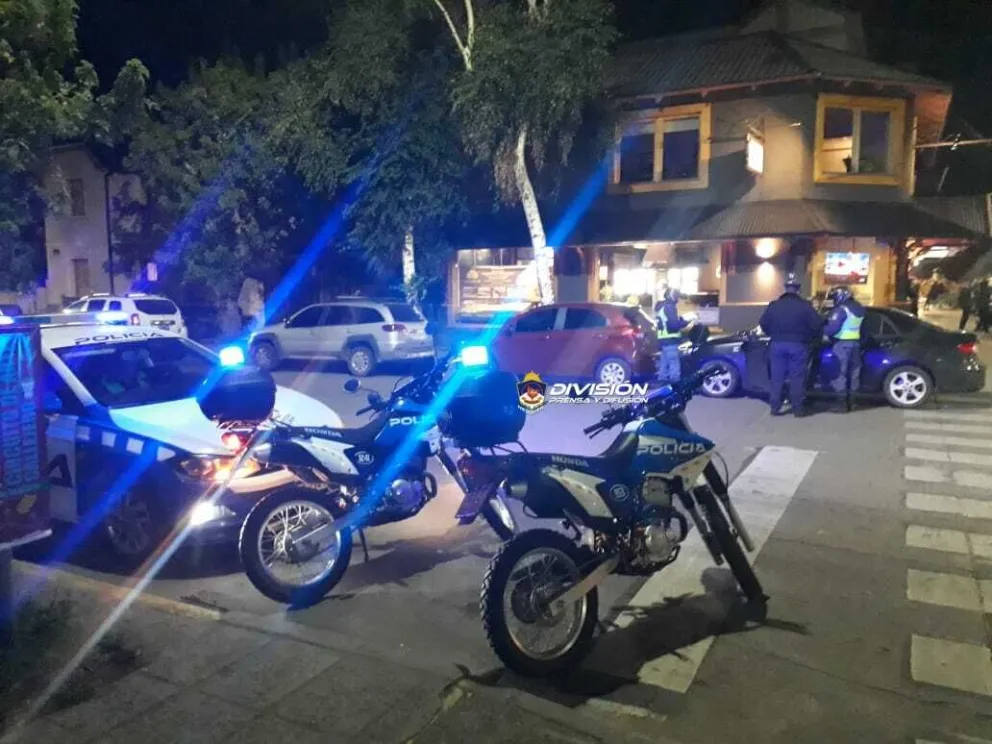 Luego de su aprehensión, el hombre fue trasladado al nosocomio local para realizarle el examen médico de rigor. Foto: Ilustrativa, Policía de Neuquén.