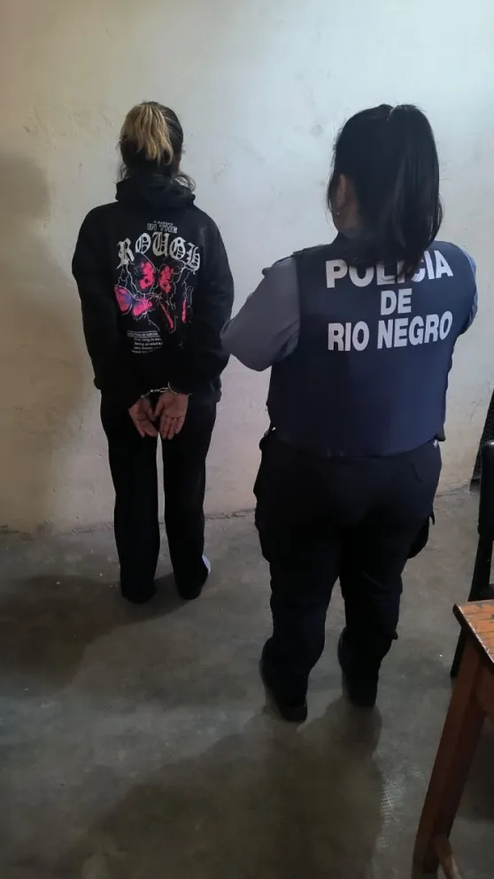 El propietario de la vivienda fue trasladado en ambulancia al hospital de la localidad para recibir asistencia médica y permanece en observación.