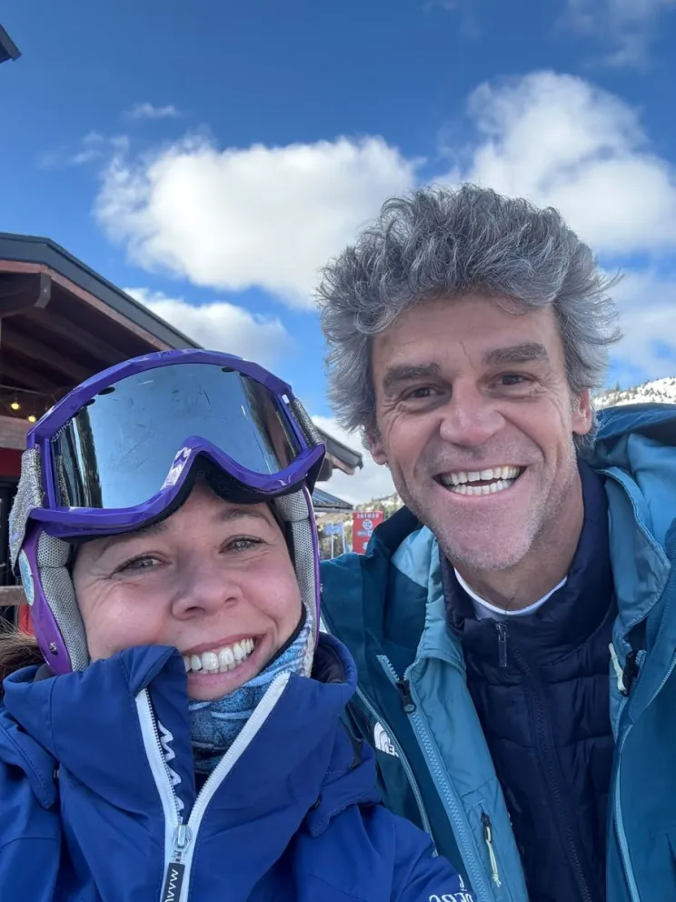 El astro brasileño se tomó fotos con la gente mientras disfruta de la nieve en Catedral.