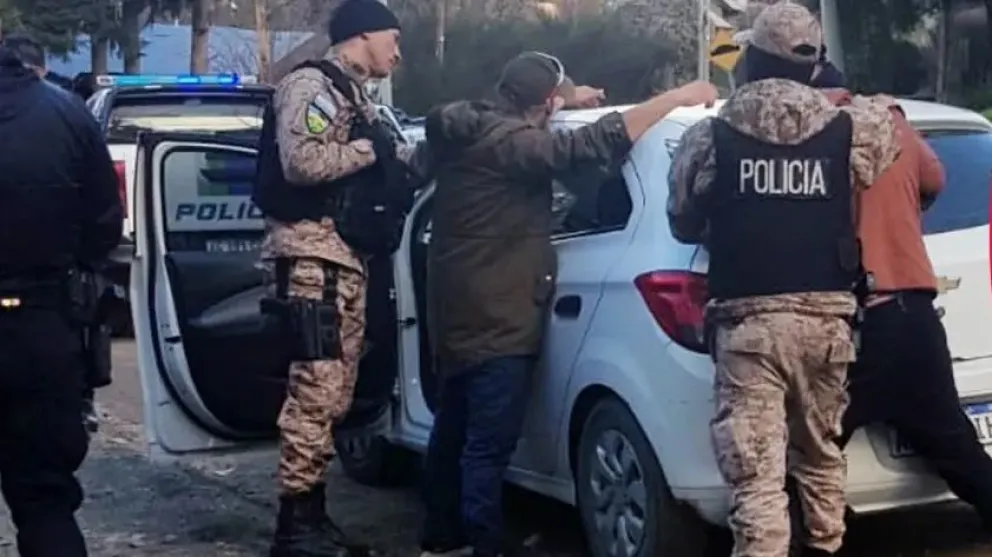 La labor complementaria entre el personal policial y las herramientas tecnológicas permitió hallar los elementos. Foto: Gobierno de Río Negro.
