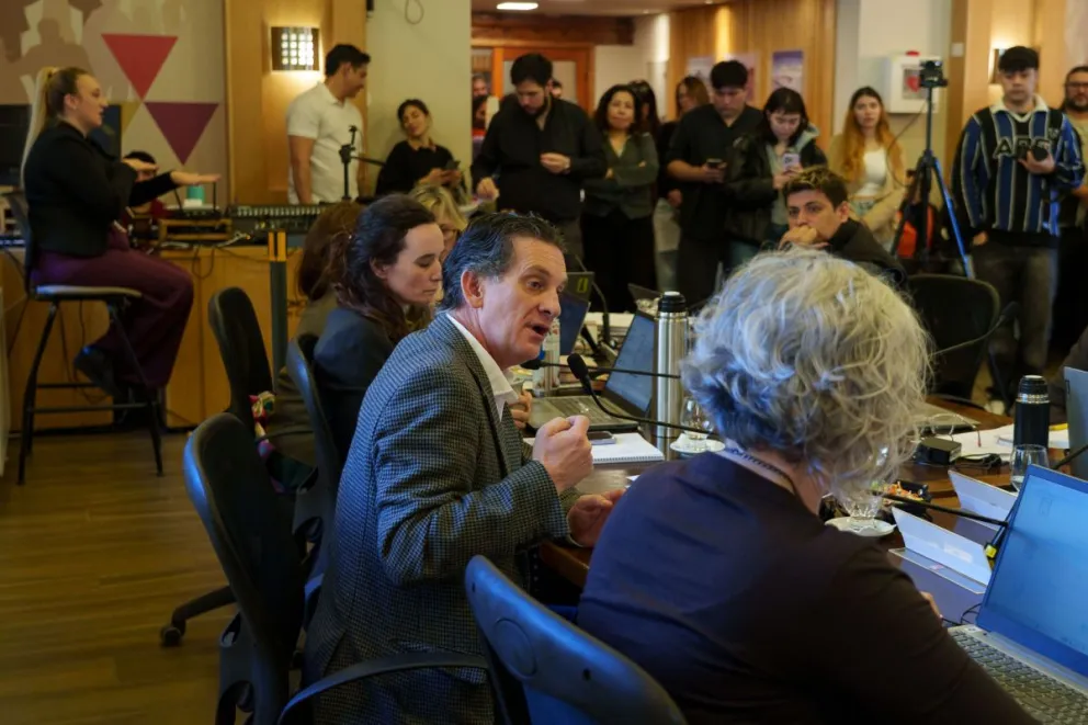 Vale remarcar que la conformación de la comisión no implica un pase automático a planta permanente. Foto: Marcelo Martínez
