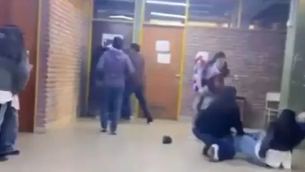 Pelea en pleno recreo.