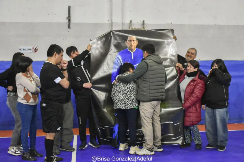 Una imagen que sin dudas vale más que mil palabras: el emotivo cierre del torneo Alejandro Ángel. Fotos gentileza: Brisa González