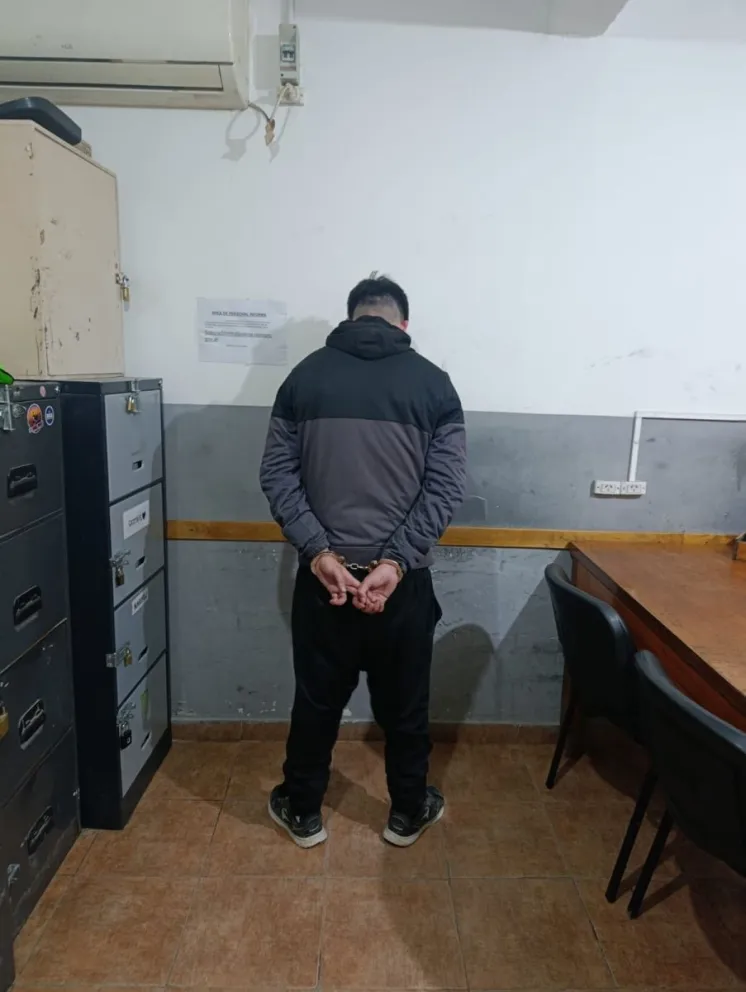 El hombre fue detenido gracias a las características aportadas por los vecinos. Foto: Policía de Río Negro.