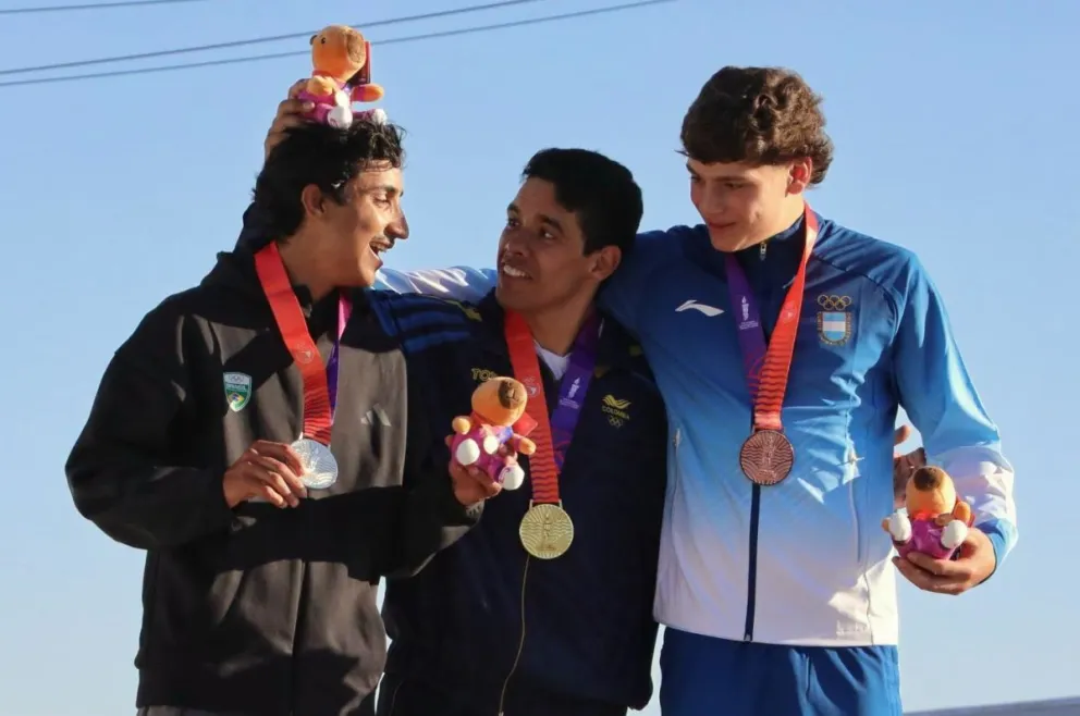 Turone (a la derecha) en un gran podio. El neuquino fue bronce. Foto: gentileza.