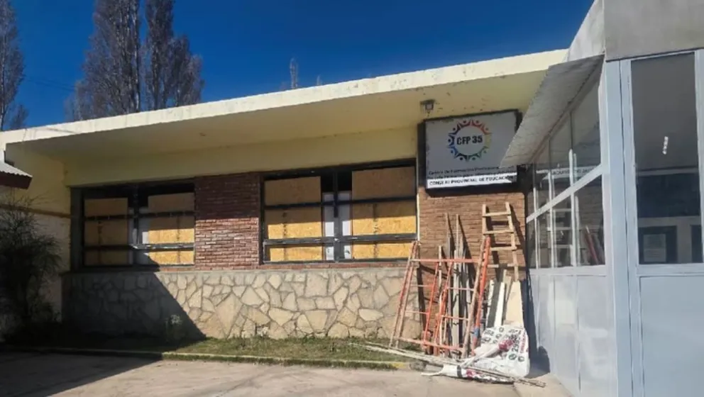 Robo en la escuela 136 de Neuquén.