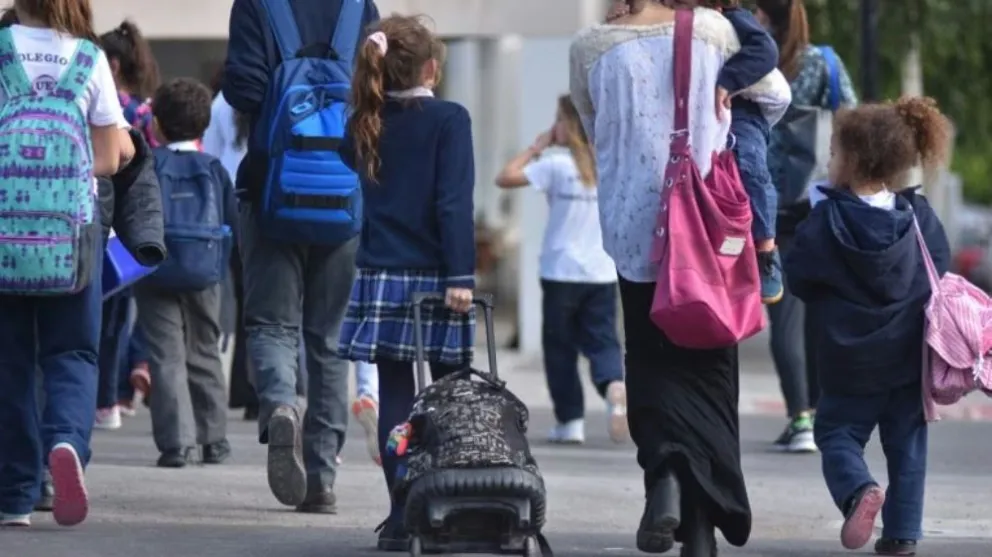 Los colegios privados podrían recibir alumnos becados 100%,
