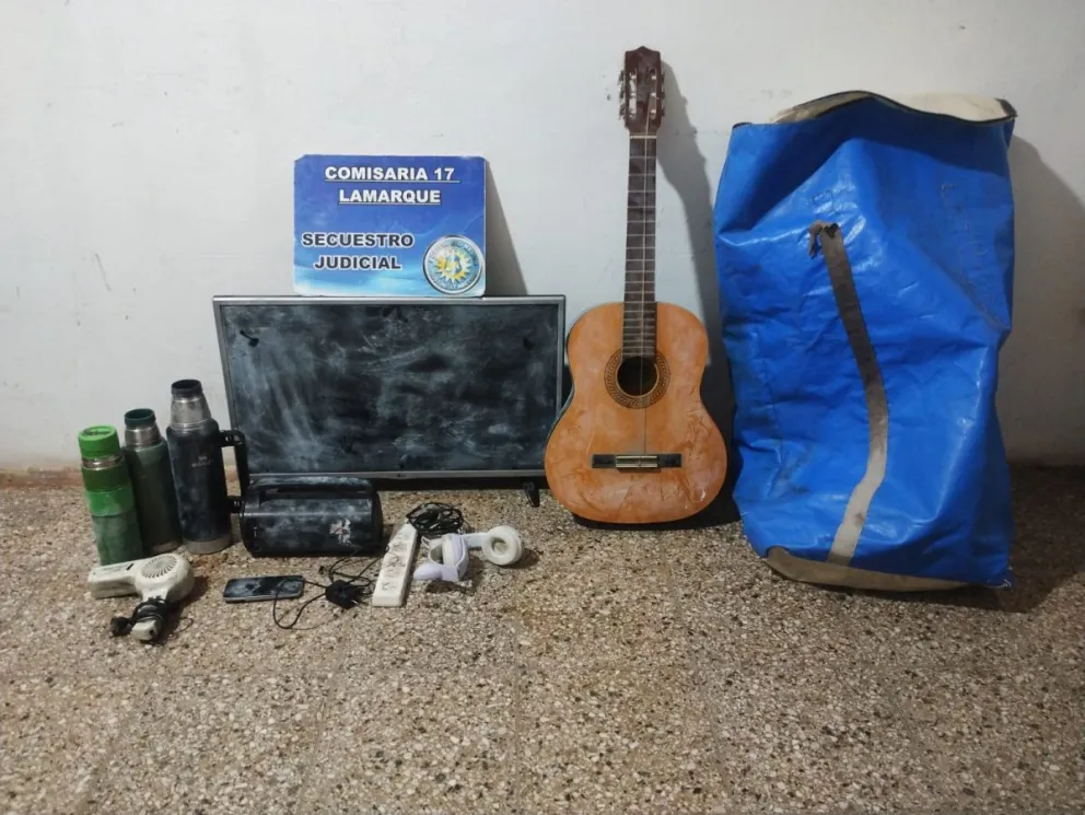 La damnificada denunció que el individuo había sustraído un televisor y un bolso con varios elementos, huyendo a pie hacia la zona de chacras.