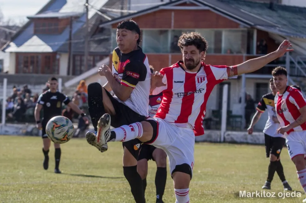Estudiantes y Cruz del Sur se mantienen en zona de clasificación. Foto: Markitoz Ojeda