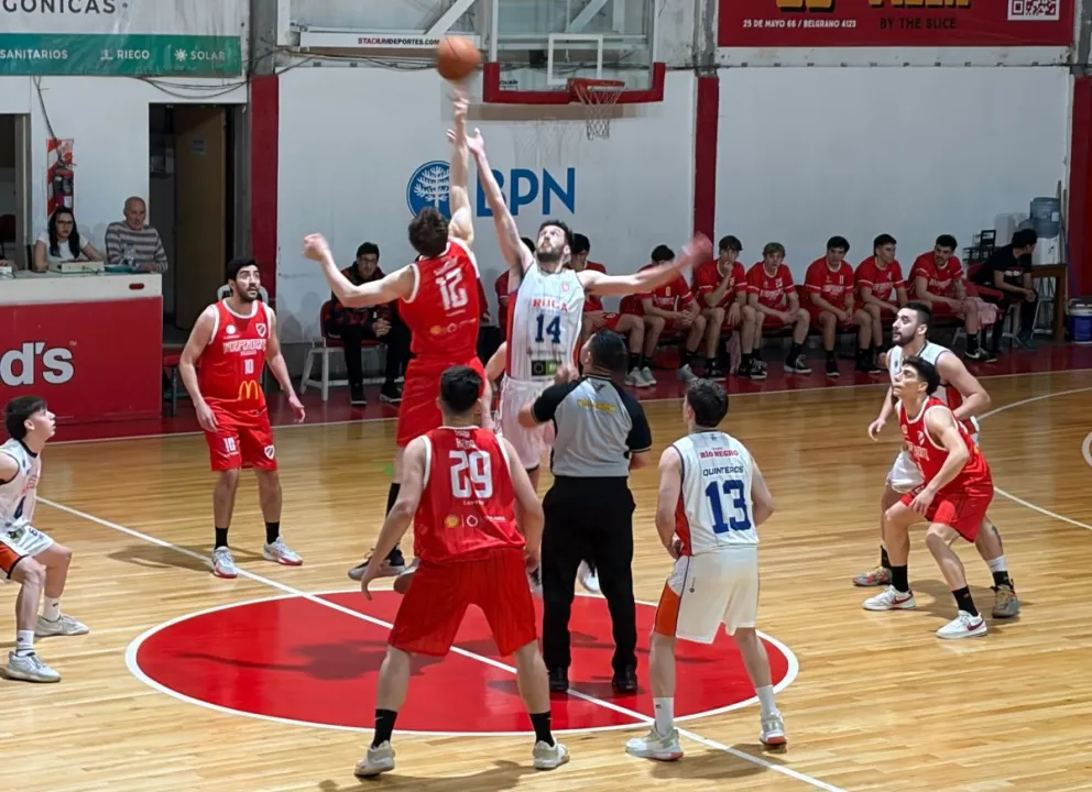En "La Caldera", Deportivo Roca se llevó un gran triunfo y es líder. Foto: gentileza.