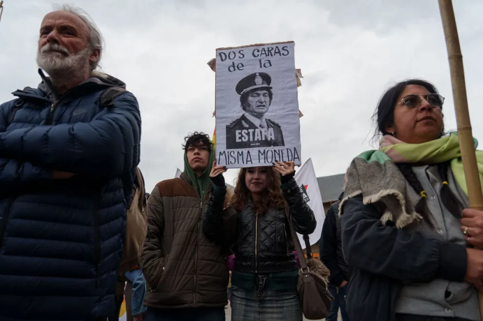 La marcha se replicó en distintos puntos del país y Bariloche no fue la excepción. Fotos: Marcelo Martínez 