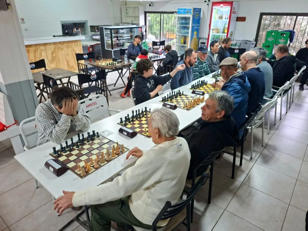 Excelente participación en el encuentro mensual del ajedrez local. Foto gentileza