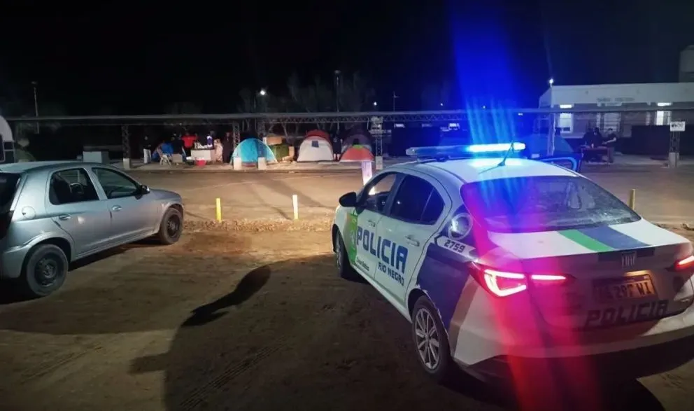 Fiesta clandestina en el Lago Pelegrini.