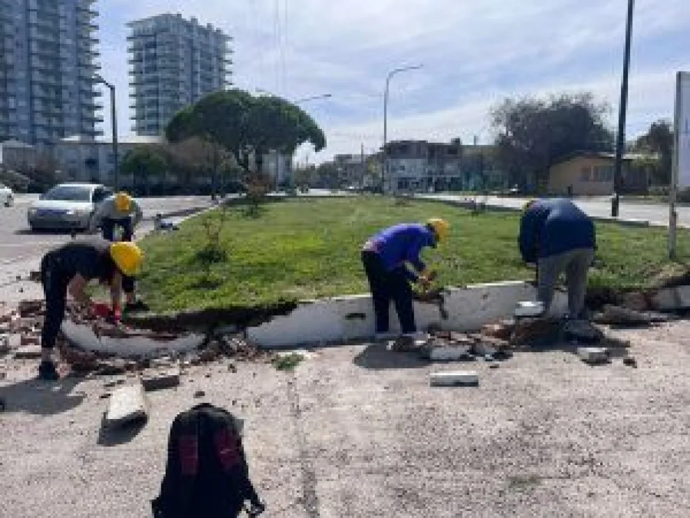  primera etapa se completó el viernes 18 con la demolición del cantero original, que estaba deteriorado. Foto: Municipalidad de San Antonio Oeste.