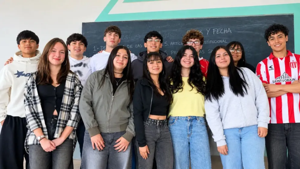 Los alumnos comienzan a familiarizarse con lo que llevan estudiando seis años. Foto gentileza